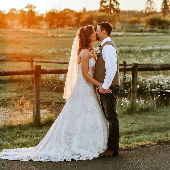 Meet your Posher, Danica - Picture 1 of 1